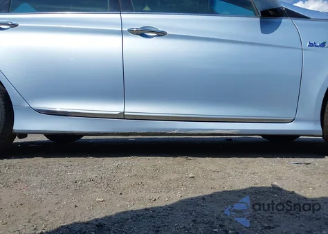 2011 Hyundai Sonata Hybrid Hybrid from USA, damaged, VIN KMHEC4A4XBA018357